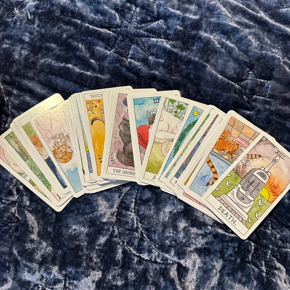 Cat Tarot Deck – Purple/Blue Illustrated Tarot for Cat Lovers - Picture 5 of 5